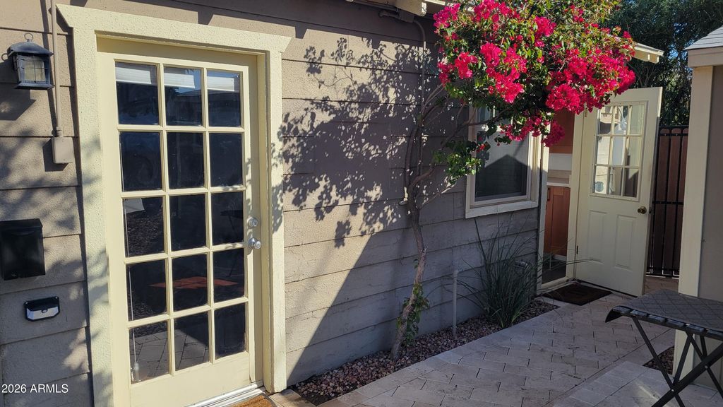 Image 33 of property listing at 521 W WILSHIRE Drive, Phoenix, AZ 85003