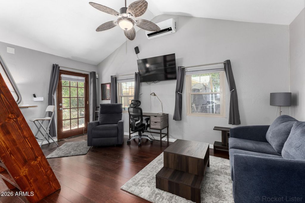 Image 37 of property listing at 521 W WILSHIRE Drive, Phoenix, AZ 85003