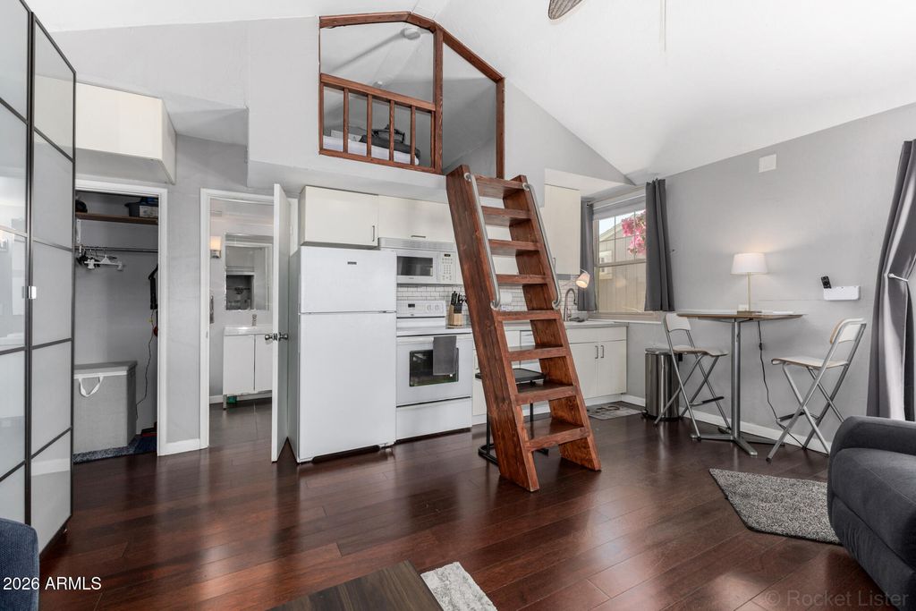 Image 38 of property listing at 521 W WILSHIRE Drive, Phoenix, AZ 85003