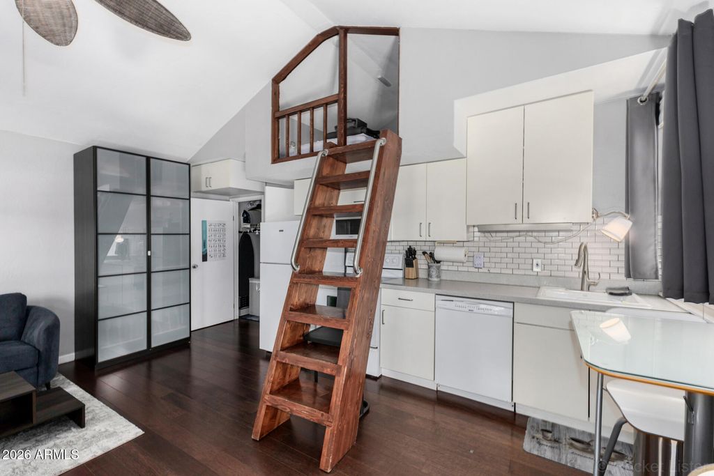 Image 40 of property listing at 521 W WILSHIRE Drive, Phoenix, AZ 85003