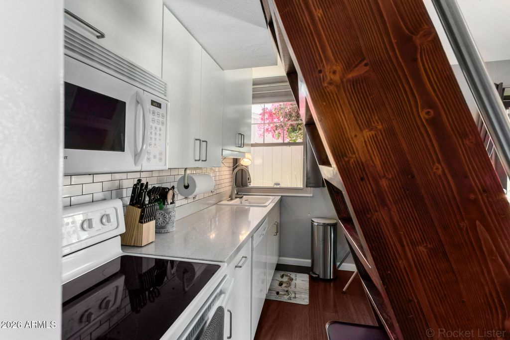 Image 41 of property listing at 521 W WILSHIRE Drive, Phoenix, AZ 85003