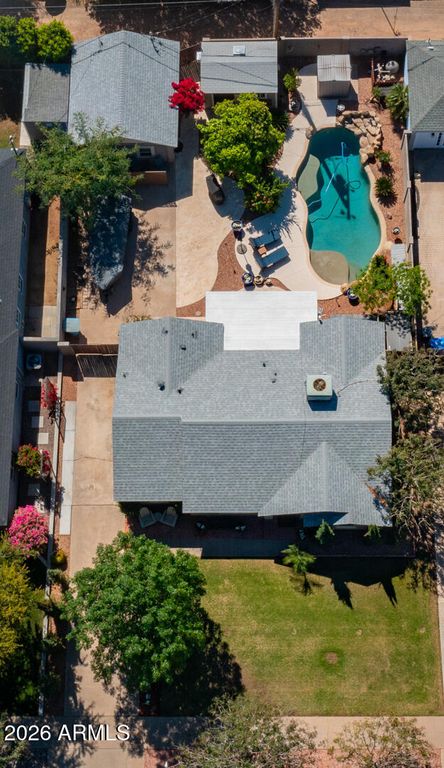 Image 7 of property listing at 521 W WILSHIRE Drive, Phoenix, AZ 85003