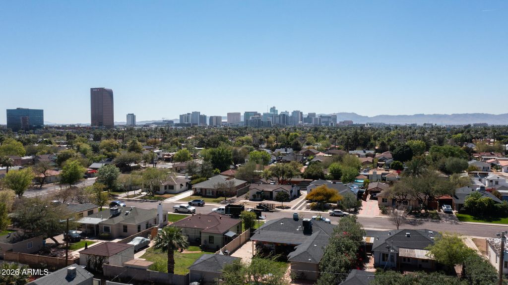 Image 8 of property listing at 521 W WILSHIRE Drive, Phoenix, AZ 85003