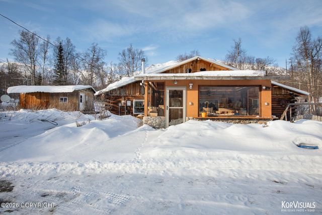 9911 N Runyon Circle, Palmer, AK 99645