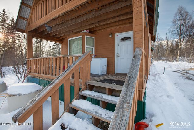 9911 N Runyon Circle, Palmer, AK 99645