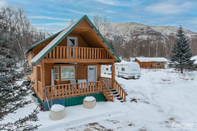 9911 N Runyon Circle, Palmer, AK 99645