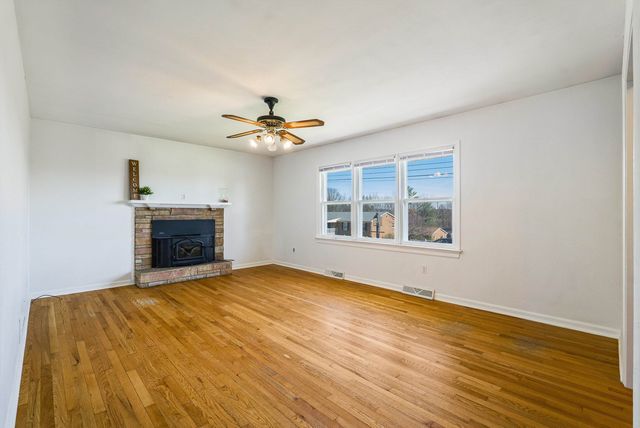 13 RIDGEWOOD DR, Verona, VA 24482