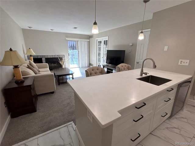 2575 S Syracuse Way J102, Denver, CO 80231