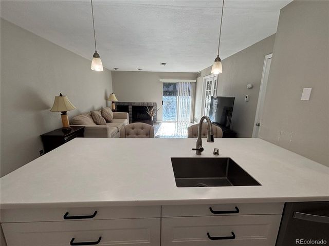 2575 S Syracuse Way J102, Denver, CO 80231