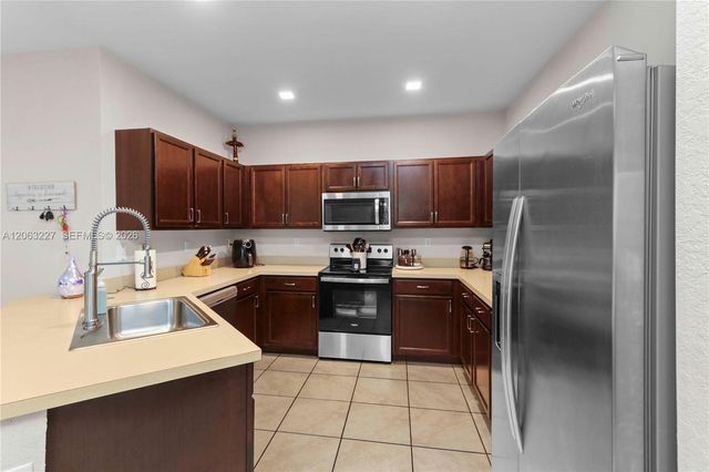 24303 SW 118th Ave, Homestead, FL 33032