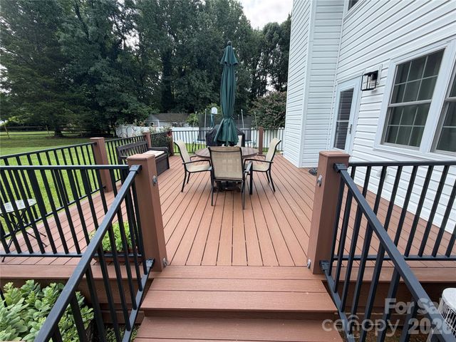 9850 Standing Wood Court, Charlotte, NC 28227