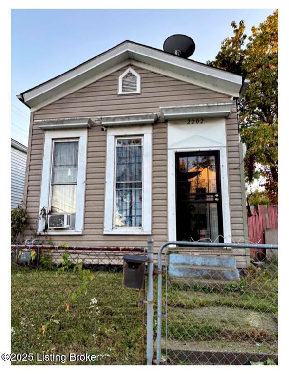 2202 Duncan St, Louisville, KY 40212