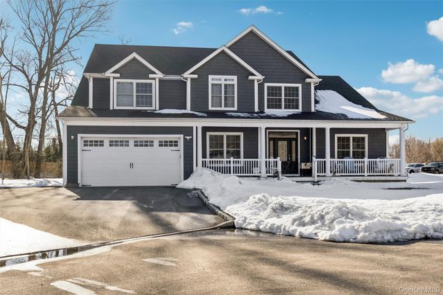 9 Saber Lane, Kings Park, NY 11754