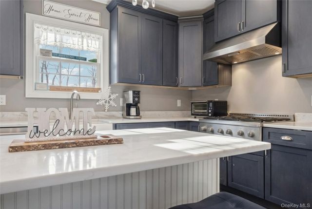 9 Saber Lane, Kings Park, NY 11754