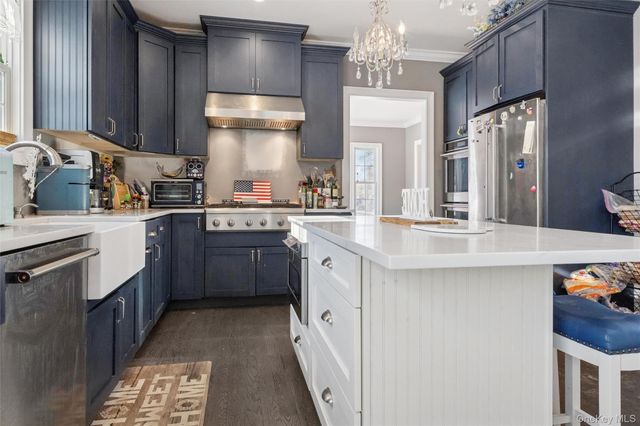 9 Saber Lane, Kings Park, NY 11754