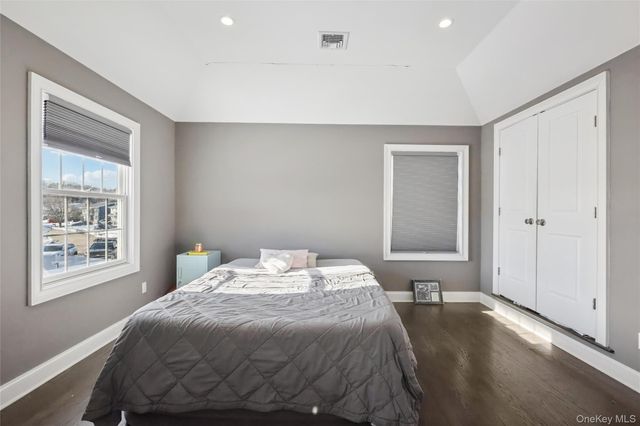 9 Saber Lane, Kings Park, NY 11754