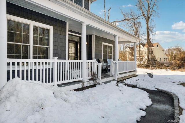 9 Saber Lane, Kings Park, NY 11754