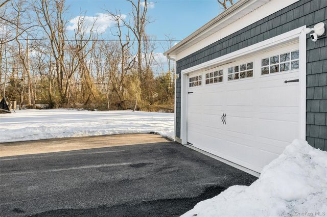 9 Saber Lane, Kings Park, NY 11754