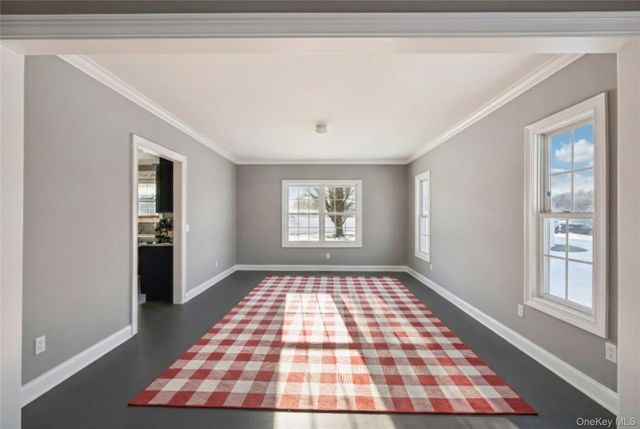 9 Saber Lane, Kings Park, NY 11754