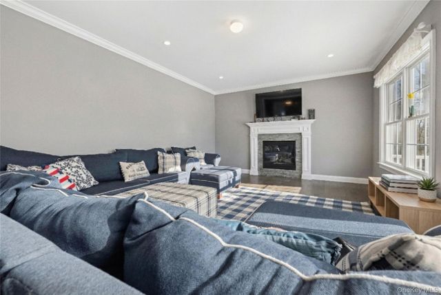 9 Saber Lane, Kings Park, NY 11754