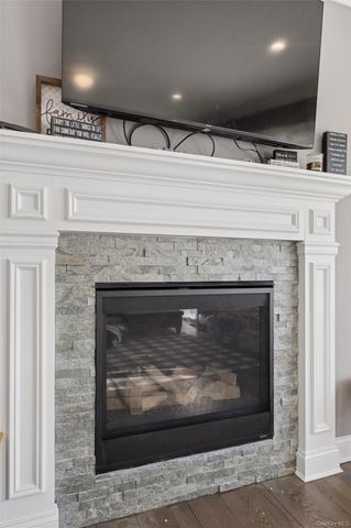 9 Saber Lane, Kings Park, NY 11754