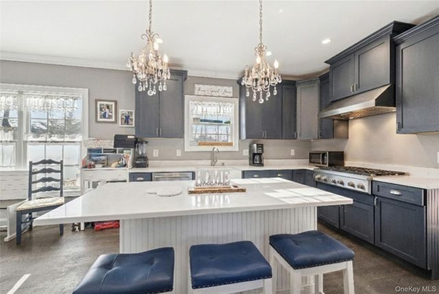 9 Saber Lane, Kings Park, NY 11754