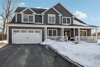 9 Saber Lane, Kings Park, NY 11754