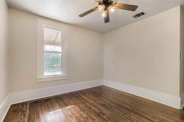 208 N Avenue B, Elgin, TX 78621