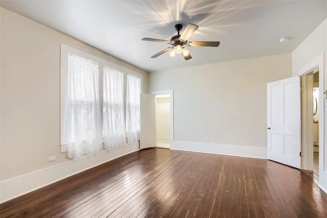 208 N Avenue B, Elgin, TX 78621