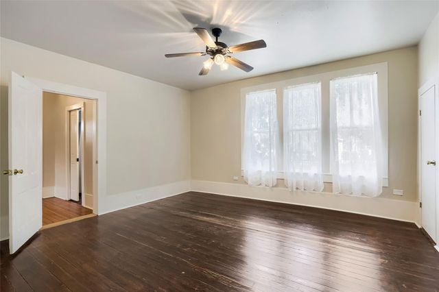 208 N Avenue B, Elgin, TX 78621