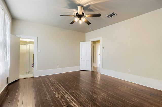 208 N Avenue B, Elgin, TX 78621