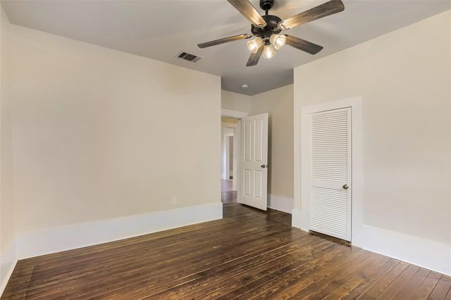 208 N Avenue B, Elgin, TX 78621