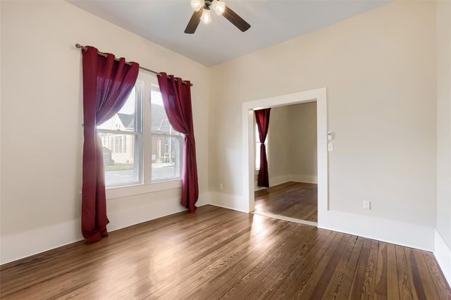 208 N Avenue B, Elgin, TX 78621