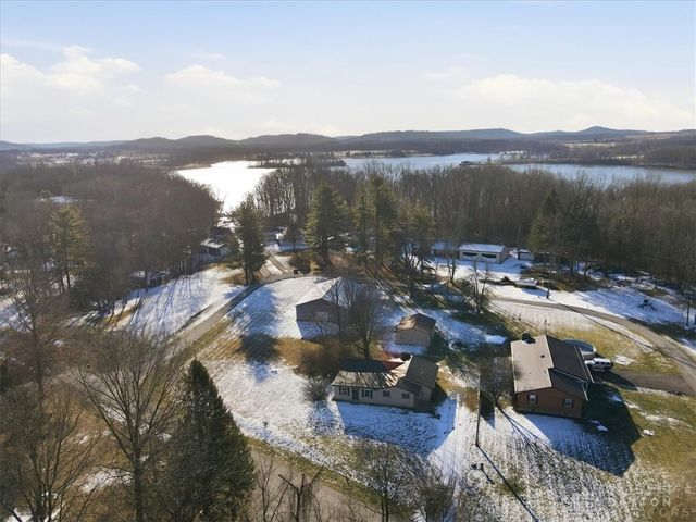 12130 Lakefront Drive, Hillsboro, OH 45133