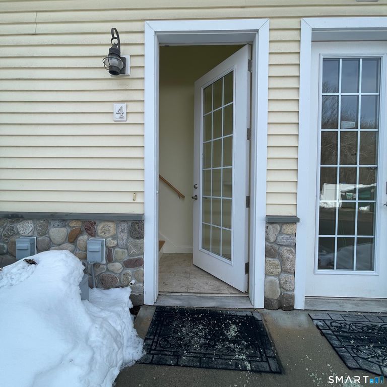 157 West Main Street 4, East Lyme, CT 06357