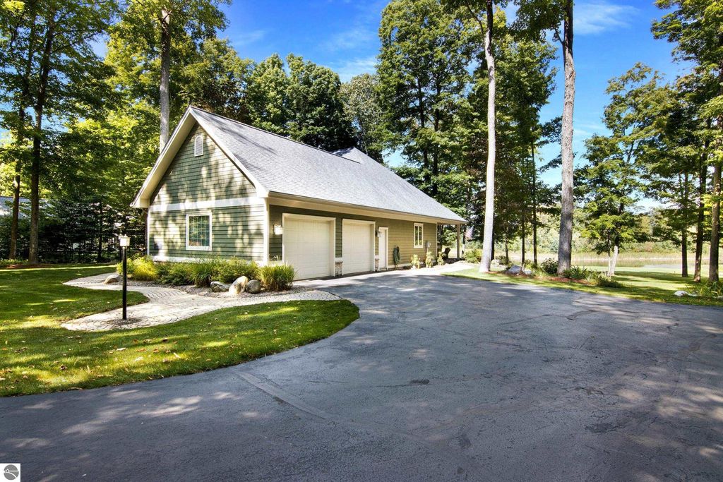 Image 2 of property listing at 3994 Harbour Town, Bellaire, MI 49615