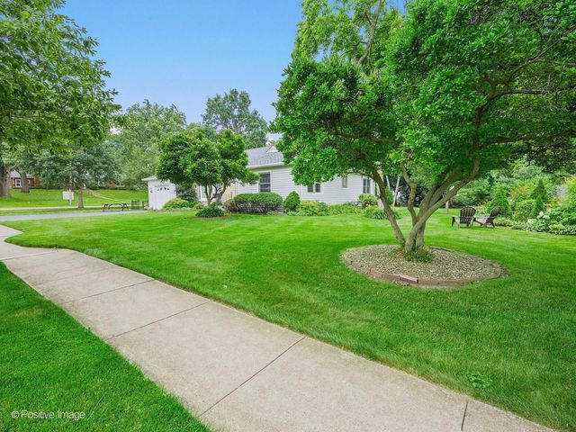 449 Arbor Avenue, West Chicago, IL 60185