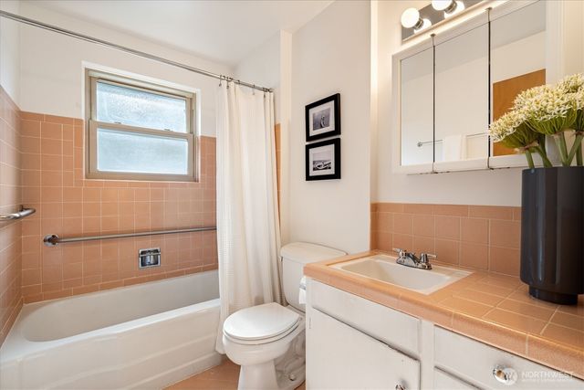 5819 30th Avenue NW, Seattle, WA 98107