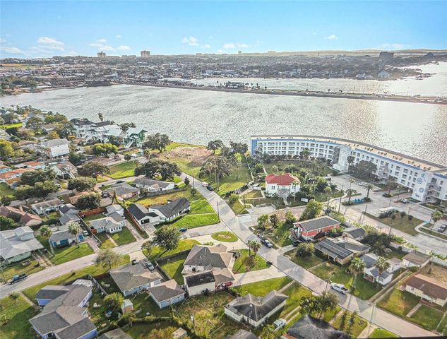 1310 Bayou Shore Drive, Galveston, TX 77551
