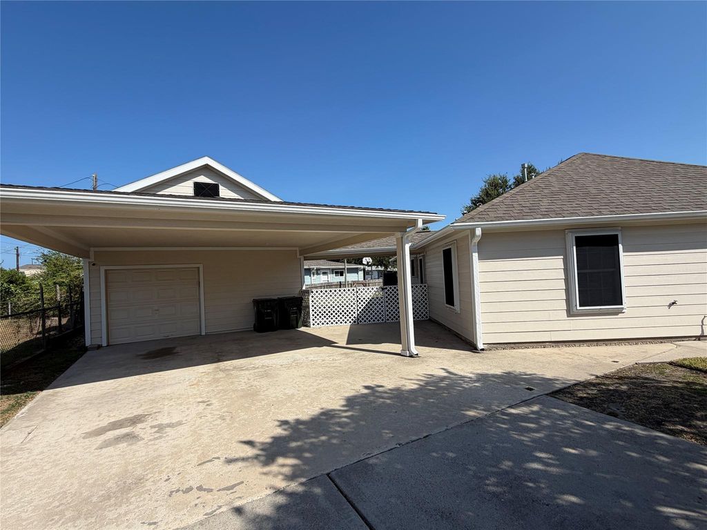 1310 Bayou Shore Drive, Galveston, TX 77551