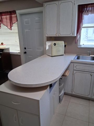 6770 RIVIERA N, Pinellas Park, FL 33781