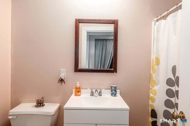 70 Dodgingtown Road, Bethel, CT 06801