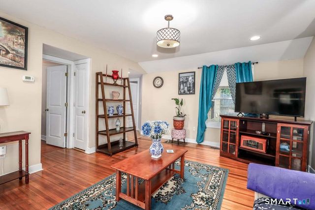 70 Dodgingtown Road, Bethel, CT 06801