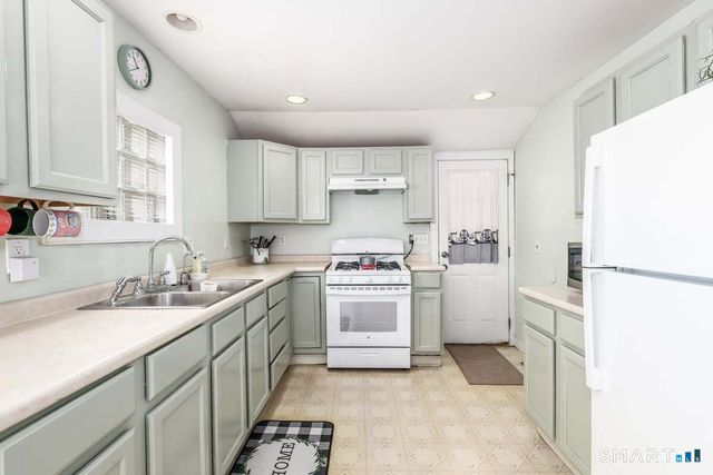 70 Dodgingtown Road, Bethel, CT 06801