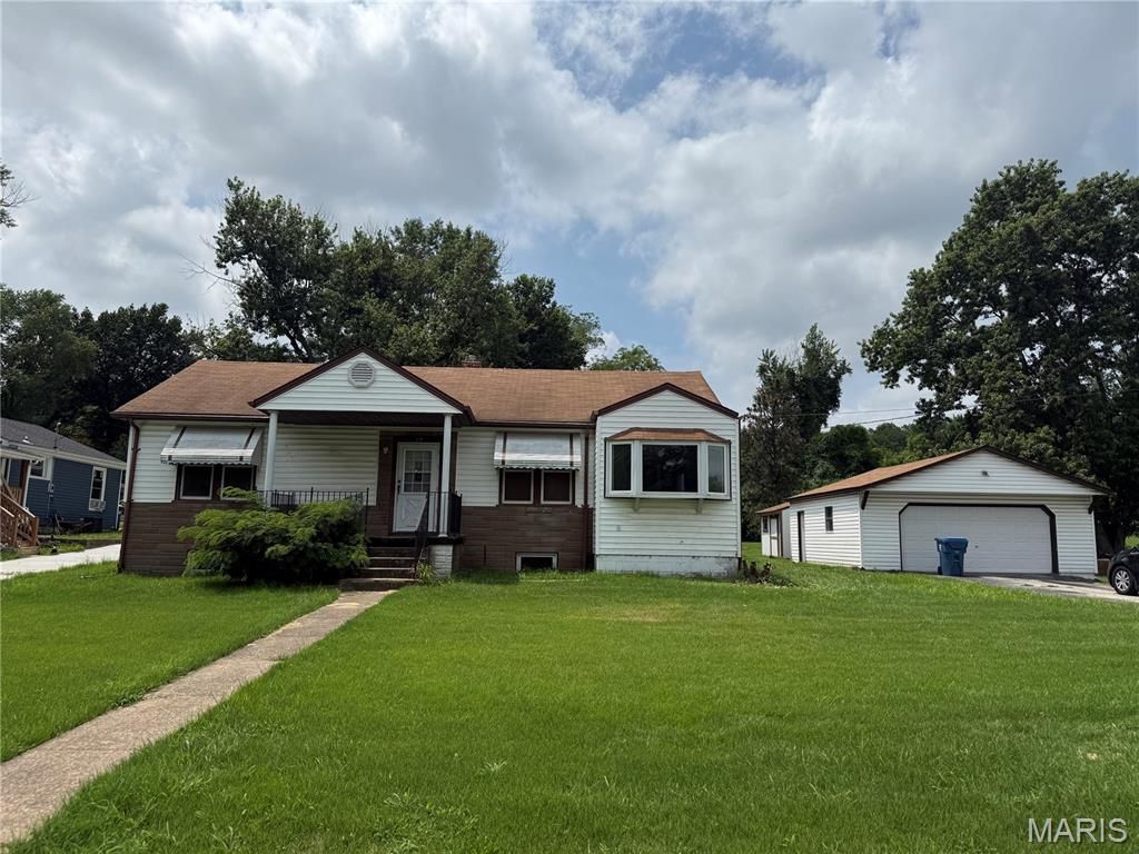 19 Shumate Avenue, Maryland Heights, MO 63043