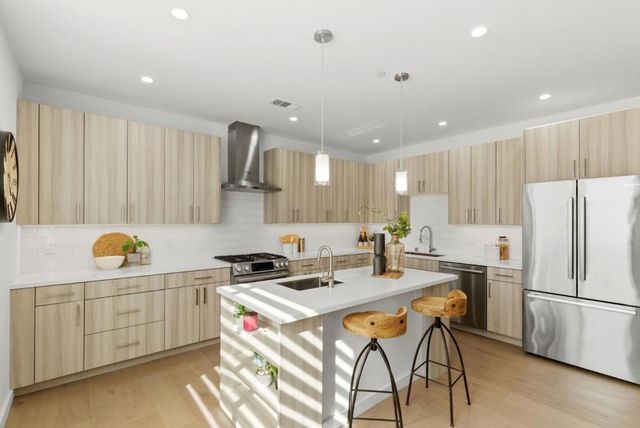 914 Woodside Road, Redwood City, CA 94061