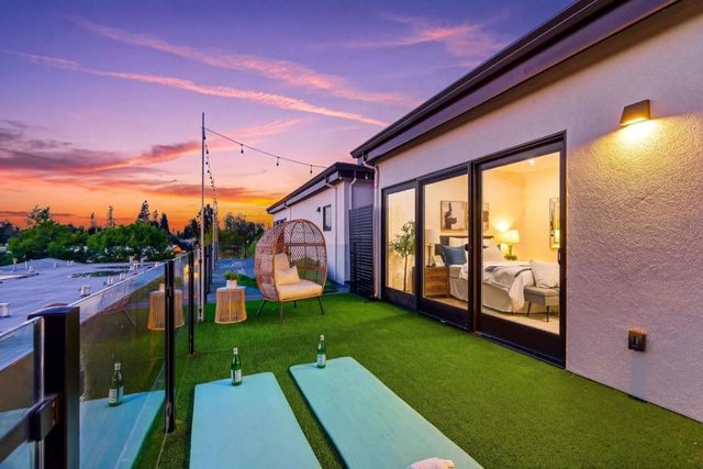 914 Woodside Road, Redwood City, CA 94061