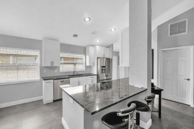 5477 Grande Palm Cir, Delray Beach, FL 33484