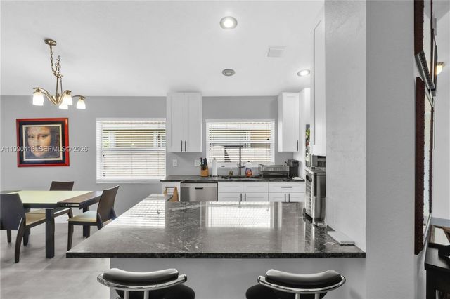 5477 Grande Palm Cir, Delray Beach, FL 33484