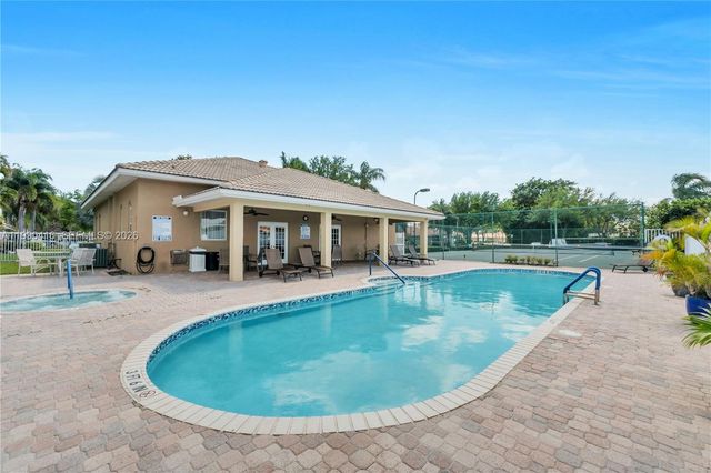 5477 Grande Palm Cir, Delray Beach, FL 33484